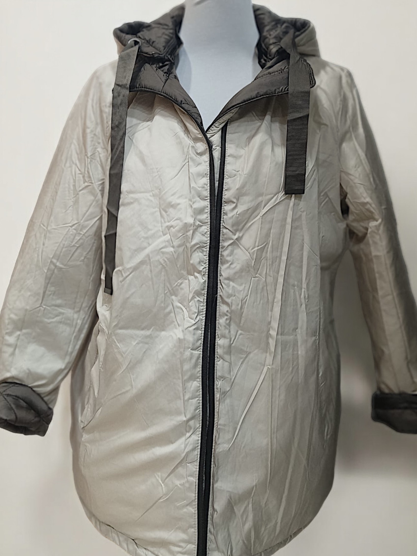 Chaqueta reversible gris y negro