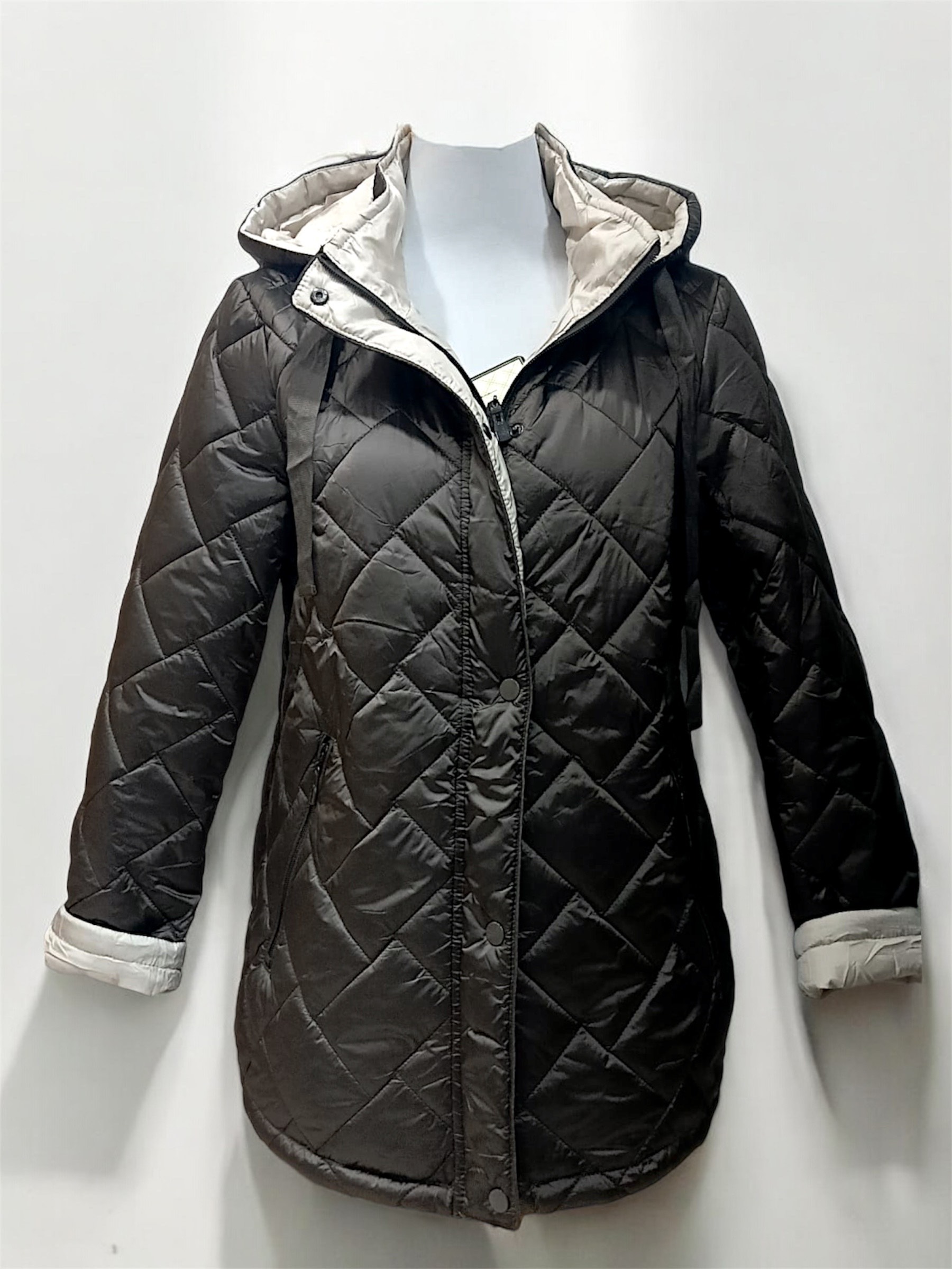 Chaquetón acolchado reversible negro y beige