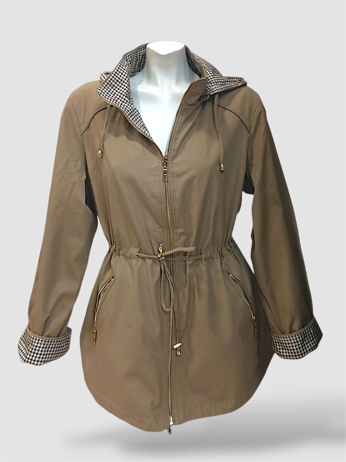 Parka beige con forro pata de gallo